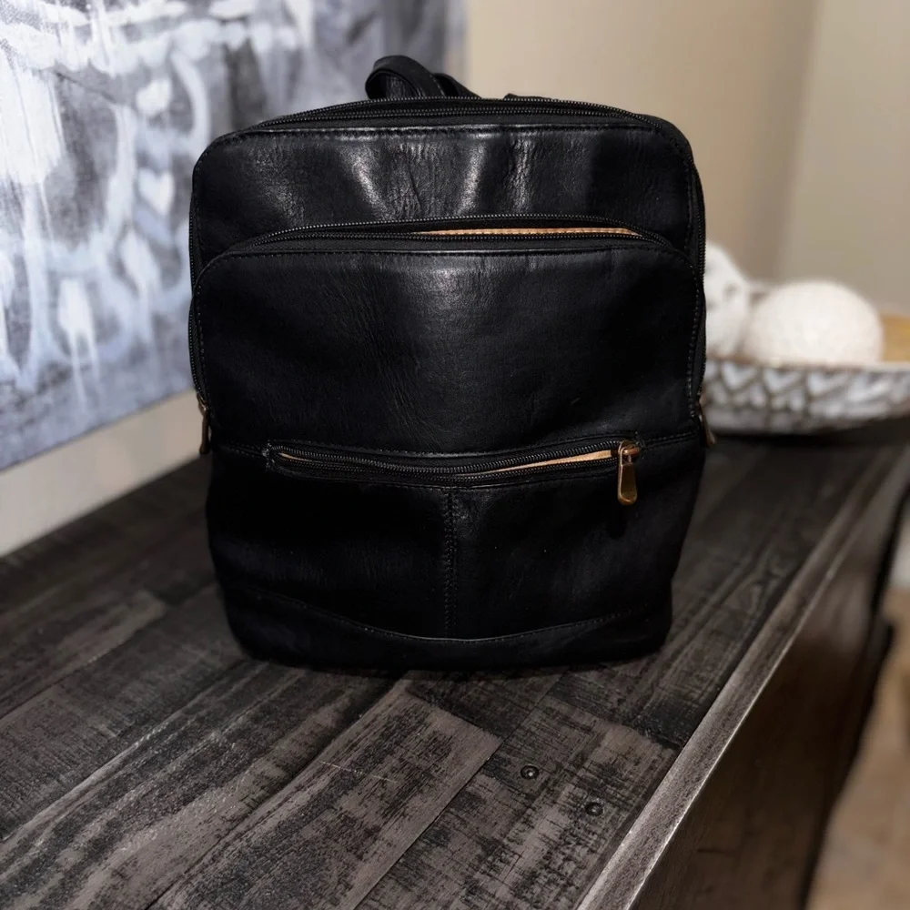 Le Donne Leather Riverwalk Women's Backpack - Picture 1 of 10
